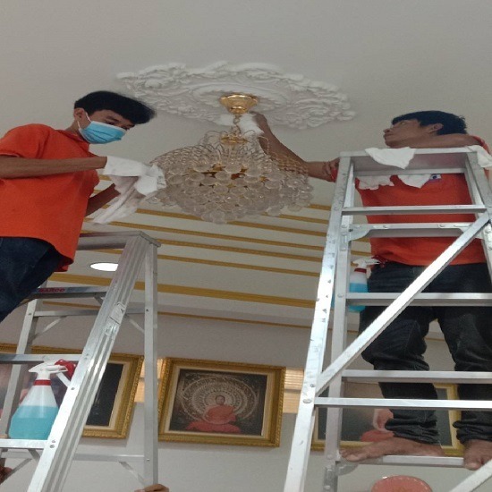 ทำความสะอาดโคมไฟระย้า โคราช - รับทำความสะอาด โคราช -ทีมโปร เซอร์วิส แอนด์ เทรดดิ้ง